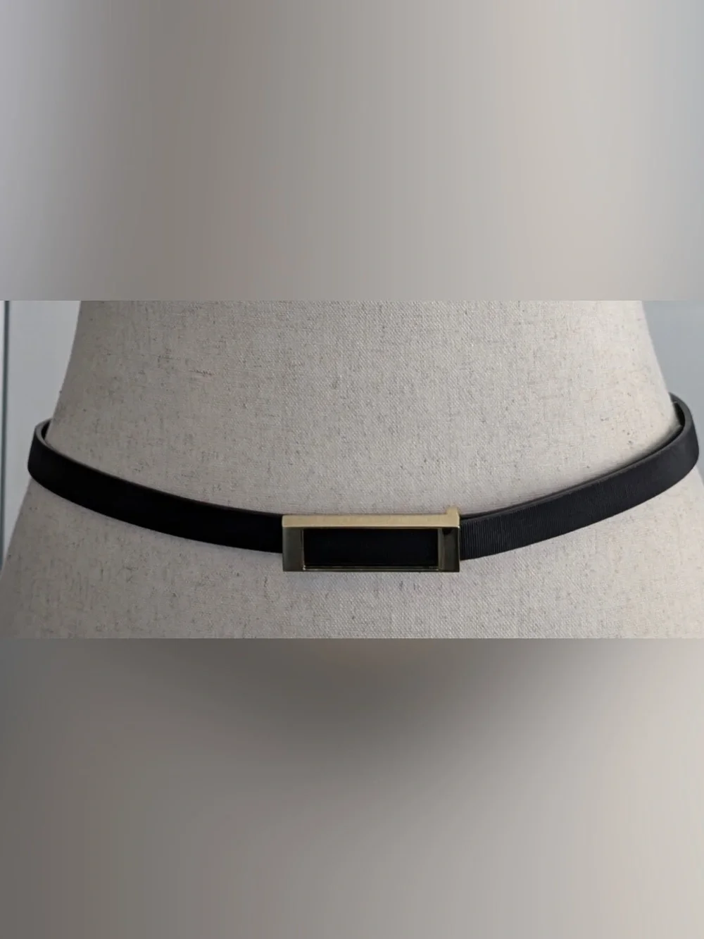 Jones New York Women’s Thin Black Gold Belt Size 6